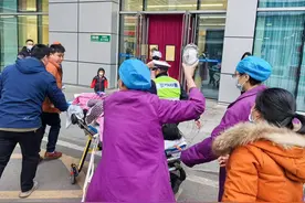 长江新区交警护送高坠儿童，三环线上演“生命救援”图片