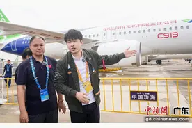 头部主播携金牌讲师逛航展 讲述航空航天故事图片