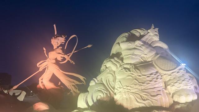 宿迁家长“抓牢”假期尾巴：带娃逛沙滩、玩转游乐城，最后一天也要陪到底