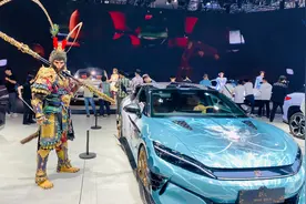 车展观察丨联名共创玩法新，车企瞄上年轻人图片