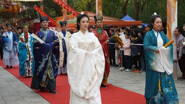 第42届千佛山“九月九”重阳山会开幕