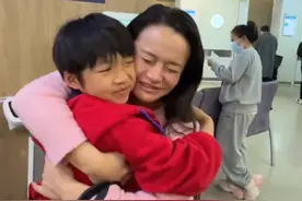 给儿子打生长激素，邹市明夫妇回应图片