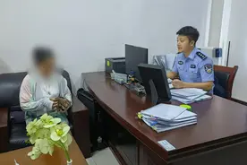 女子网上结识“投资导师”，竟花1.2万买黄金寄去投资，幸被警方成功追回图片