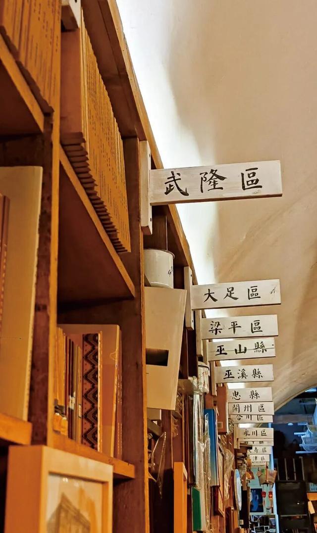 重庆“书店地图”更新了，初冬雨天就适合泡在书香里