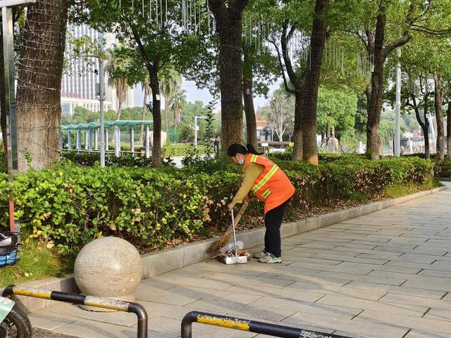 谭鑫培公园焕新迎客，江夏城管精细护航文化地标