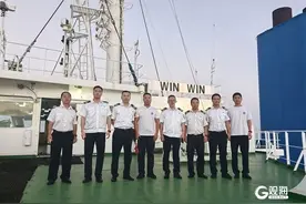 满载30万吨原油大船主机失控，青岛引航站启动应急预案最终使其成功靠泊图片