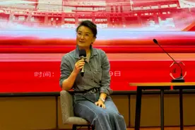 央视名嘴董倩为西安大学生指点迷津图片