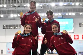 （体育）田径——全国室内锦标赛：女子4X400米赛况图片