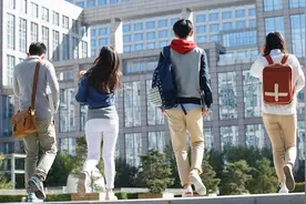 2025考研国家线首次全面下降，专家：实际录取分数线可能会涨视频封面