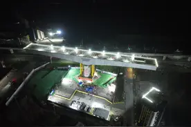 46度“空中芭蕾”，北沿江高铁上演深夜“跨栏”图片