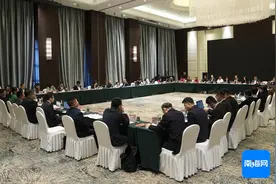 组图丨省政协委员分组讨论 凝心聚力共谋良策图片