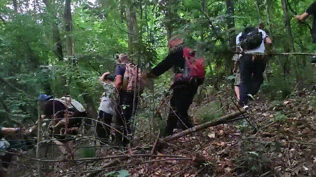 漆黑一片！5人在山中被发现！