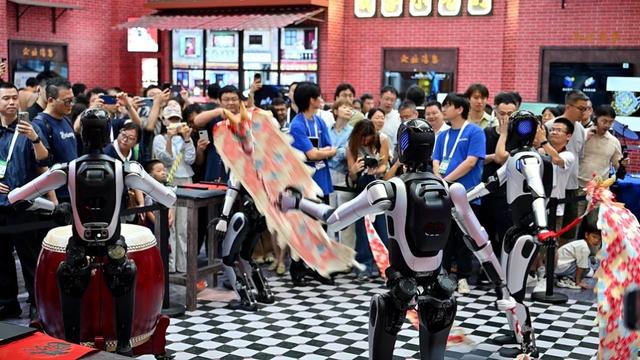 AI顶流沪上“神仙打架”：百款新品首发，800+企业秀技