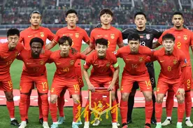 武磊梅开二度，费南多、韦世豪建功，国足4比1战胜新加坡图片