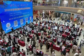 抢抓金秋招聘关键期 泰安市岱岳区专场招聘助力毕业生高质量就业图片