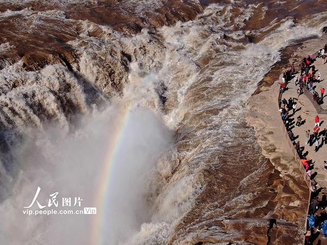 山西吉县：黄河壶口瀑布初冬时节景迷人