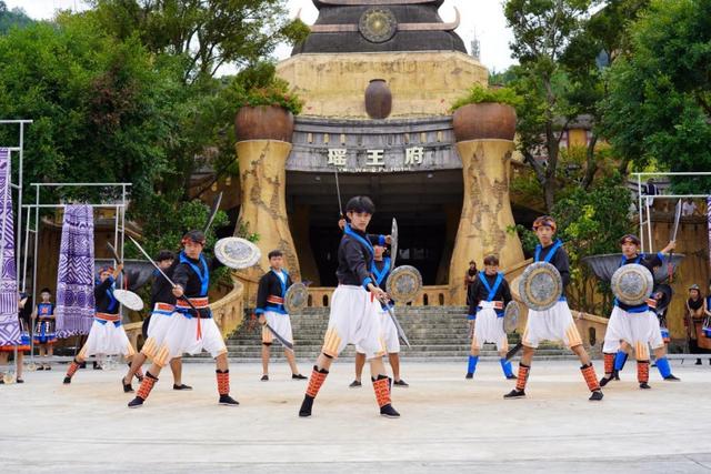 不只是一场演出：在广西深山，我活进了白裤瑶的24小时