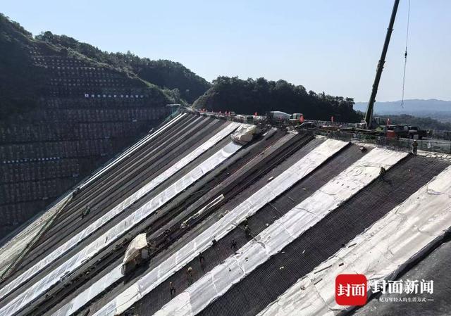 四川省李家岩水库大坝面板提前完成浇筑，将正式转入蓄水准备阶段