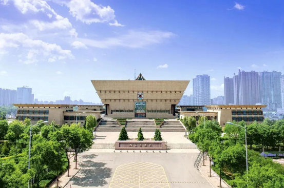 满眼“中国红”！太原的国庆氛围感拉满了~