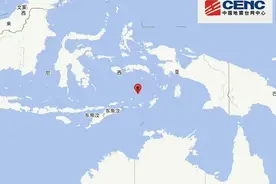 印尼班达海发生7.1级地震 震源深度10公里图片