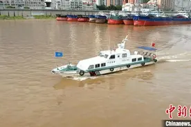 西江1号洪水过境广西梧州 超警水位2.34米百余渡口停渡图片