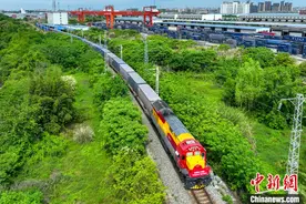 “中老泰马”全铁快速直达货运列车成都首发图片