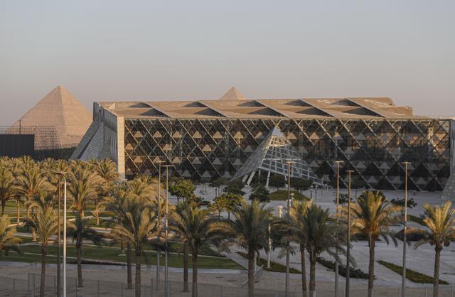 中东行记丨金字塔下，崛起一座新博物馆
