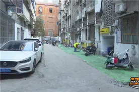 旧改停了工 居民出行不方便图片