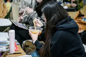 宿迁学院连续四年为考研学子提供免费夜宵服务图片