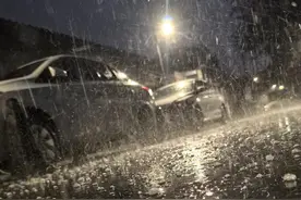 半两财经 |48小时报险时效！ 昨夜被冰雹砸坏的北京车辆快抓紧向车险公司报备图片