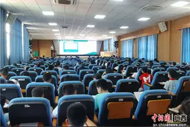 趣味宣讲加互动游戏 广西宜州普法宣传接地气图片