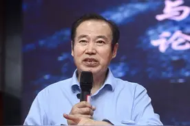 台下观众奋笔疾书，点赞宫长为讲座：贯穿了中华文明范畴｜名人大讲堂图片