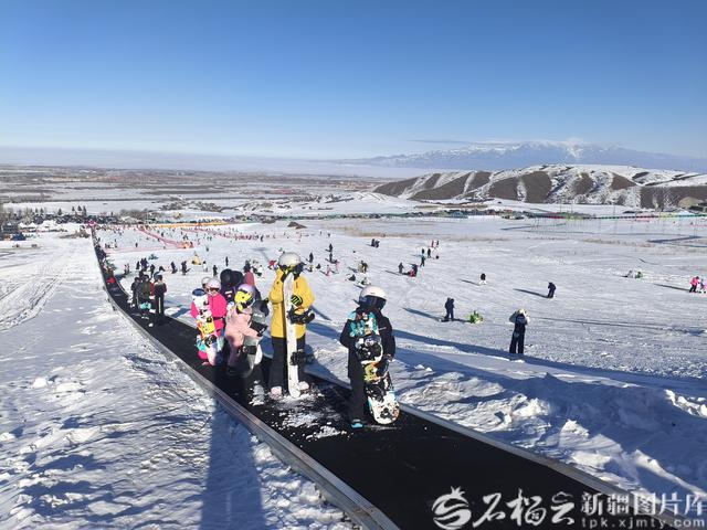 第二十三届乌鲁木齐丝绸之路冰雪风情节燃情启幕 解锁冬季文旅新体验