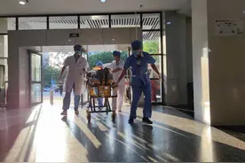 惊险！男子手掌意外离断，广州医生6小时“复活”断掌图片