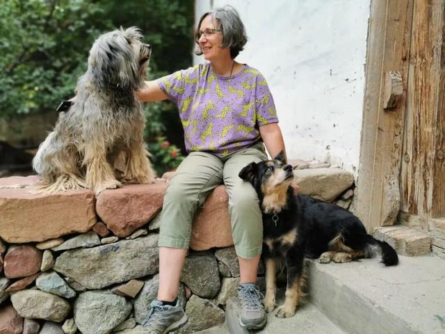 法国女士隐居云南深山15年：厌倦打工，想在中国好好生活