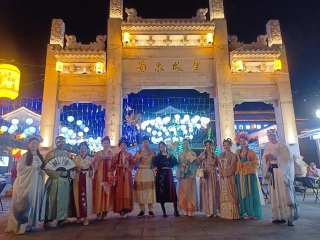 投票啦！国际邮轮旅游度假区、顾村夜集市、巧克力博物馆……宝山区22个案例入围“15分钟社区生活圈”优秀案例