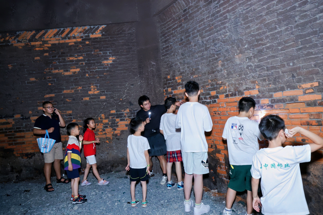 夏夜探秘工业文明！杭州图书馆这群小读者走进杭钢公园“钢铁研学”