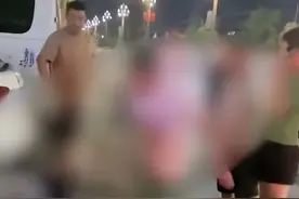 四川眉山一男子带12岁女孩开房被家长踢打，已被警方控制，律师：涉嫌强奸或猥亵图片