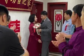 90后一等功臣和航母女军官，结婚啦！图片