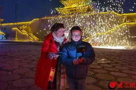 “洋媳妇” 在山东郓城过大年 许下蛇年心愿图片
