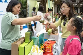 趵突泉旁品茶香 全国游客说心声 | 打卡济南茶博会图片