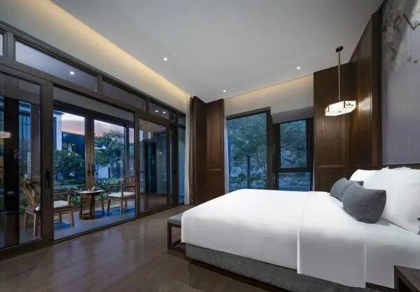 免费接驳、专属送机、优惠折扣、专享礼遇……酒店专属福利来了！“星星们”快码住→