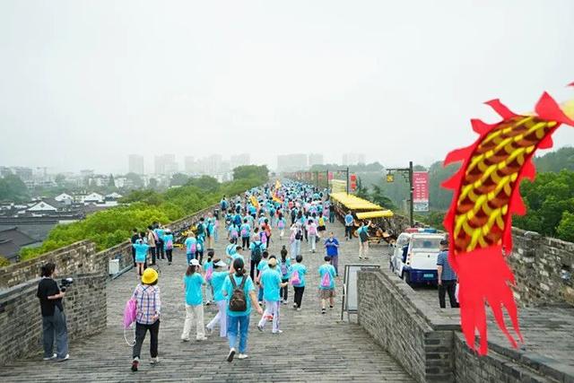 一起走进，秋日里的城墙之旅→