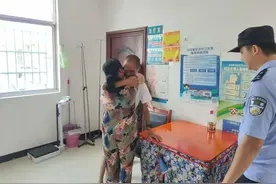 湖南男子流浪13年后获救助回家，妈妈：村里没有谁看到他是不哭的图片