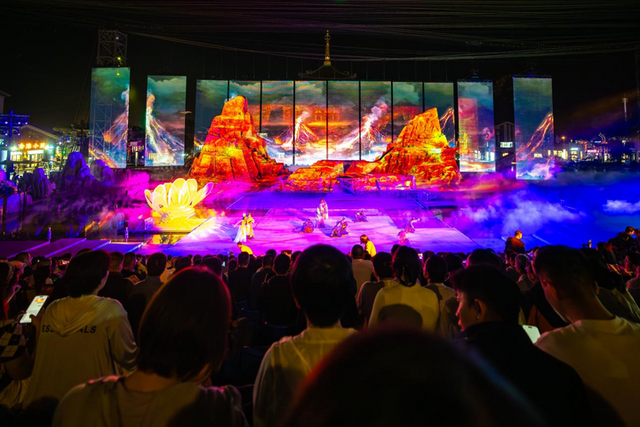 五台山梵境里文旅小镇开园 开启五台山夜游新体验