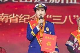 攀高山、钻火海、闯激流……这个女消防员，真飒！图片