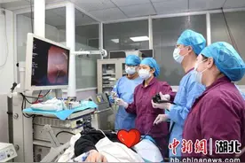 宜昌一“胖友”接受当地首例“不开刀减重”手术图片