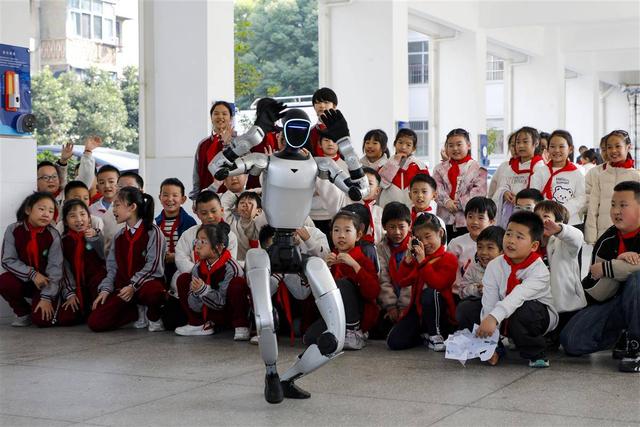 襄阳樊城：中小学科学季 激发童心创新热情（图片新闻 推荐报纸）