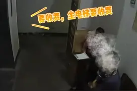 热闻|外卖员坐电梯要花1块钱？网友：长这么大第一次听到电梯收费图片