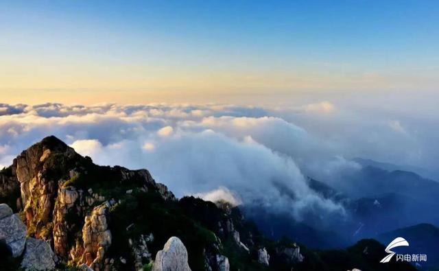 组图丨子夜追星辰 黎明揽红日，泰山美成了壁纸！
